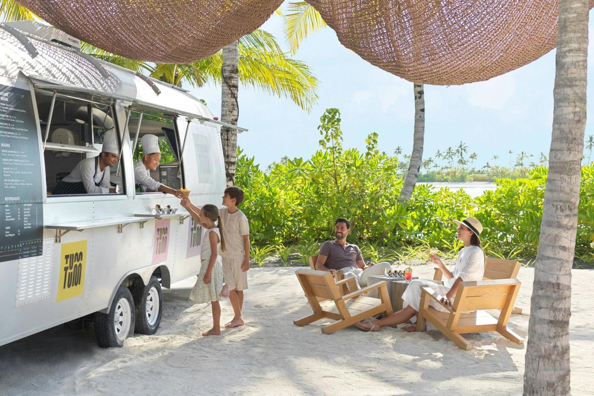 The Ritz-Carlton Maldives, Fari Islands Hotel Gaafaru ภายนอก รูปภาพ